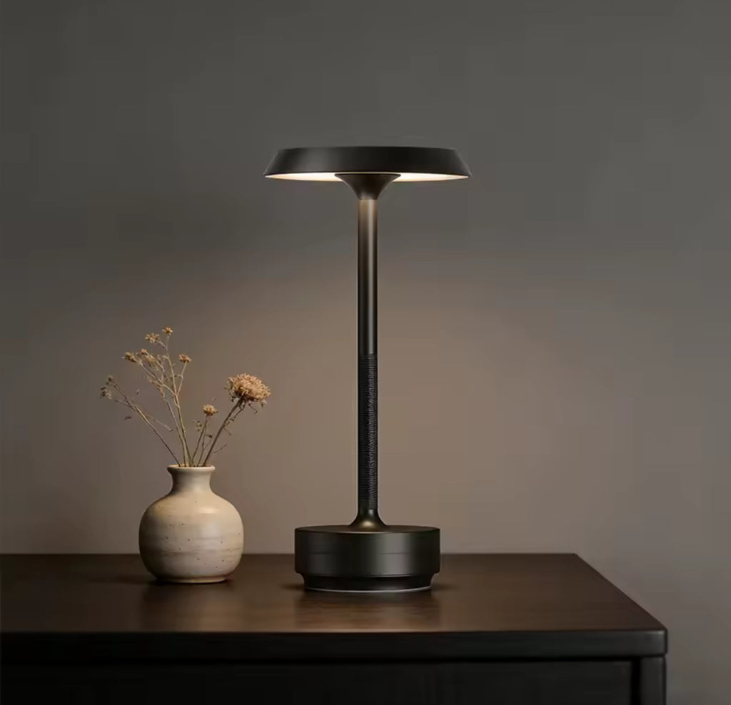 Luxuriöse LED Tischlampe mit Akku