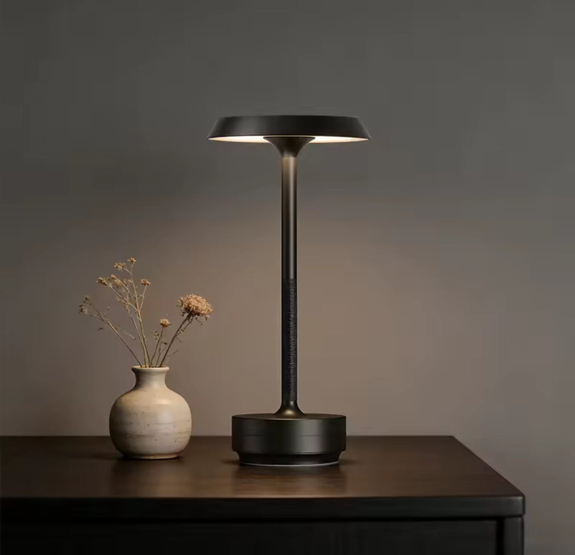 Luxuriöse LED Tischlampe mit Akku
