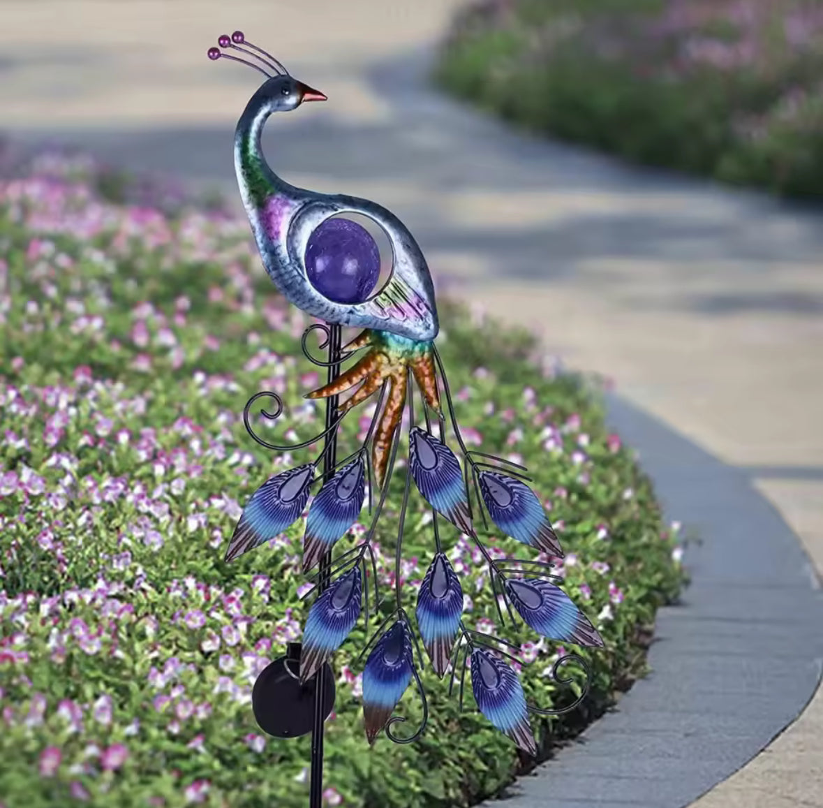Solar Pfauen-Gartenstecker mit Glaskugel | Metall-Gartendeko IP65 mit Dämmerungssensor | Leuchtender Blickfang für Beet, Kübel & Terrasse