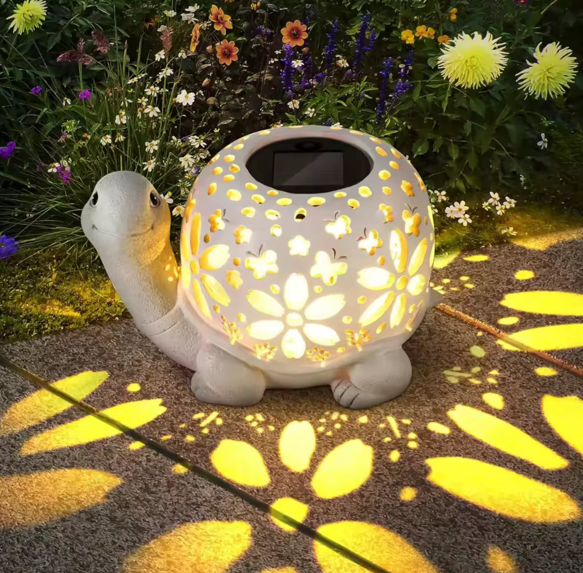 Solar Schildkröten-Laterne für den Garten | Deko-Figur mit Lichtprojektion & Dämmerungssensor | Wetterfest für Terrasse, Beet, Rasen & Balkon