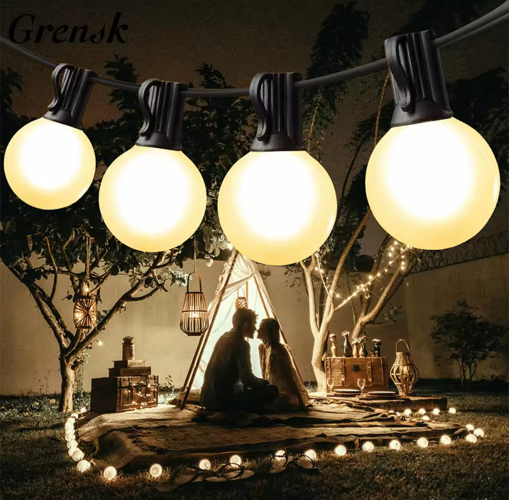 LED Lichterkette mit Milchglas-Birnen | G40 Bistro-Girlande, warmweiss 2700K, IP44, koppelbar | Für Garten, Pergola, Balkon & Terrasse
