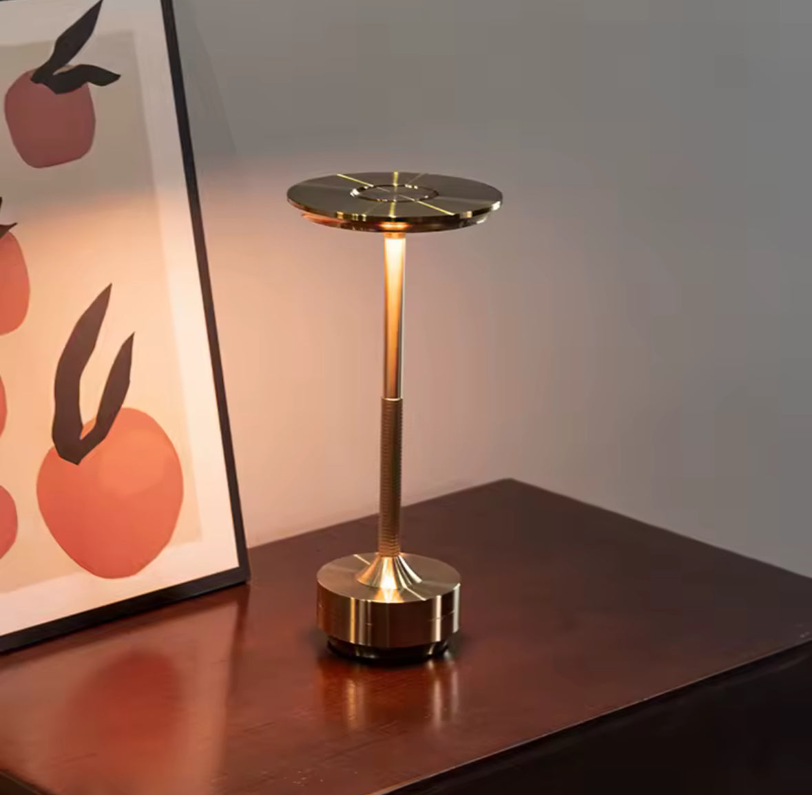 Luxuriöse LED Tischlampe mit Akku | Kabellos in Gold & Schwarz, Touch-Dimmer & USB-C | Elegantes Stimmungslicht für Nachttisch, Bar & Esszimmer