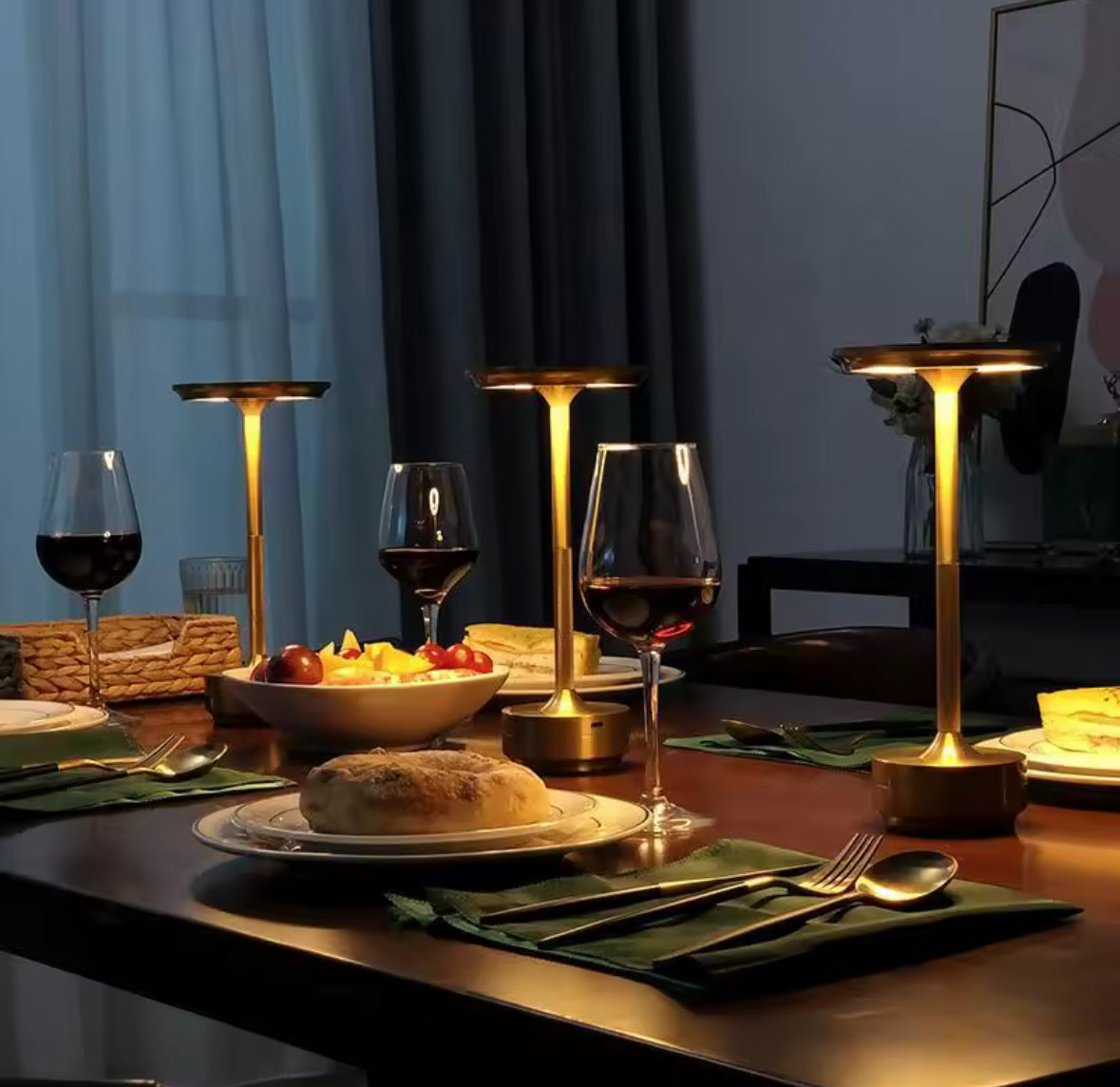 Luxuriöse LED Tischlampe mit Akku | Kabellos in Gold & Schwarz, Touch-Dimmer & USB-C | Elegantes Stimmungslicht für Nachttisch, Bar & Esszimmer