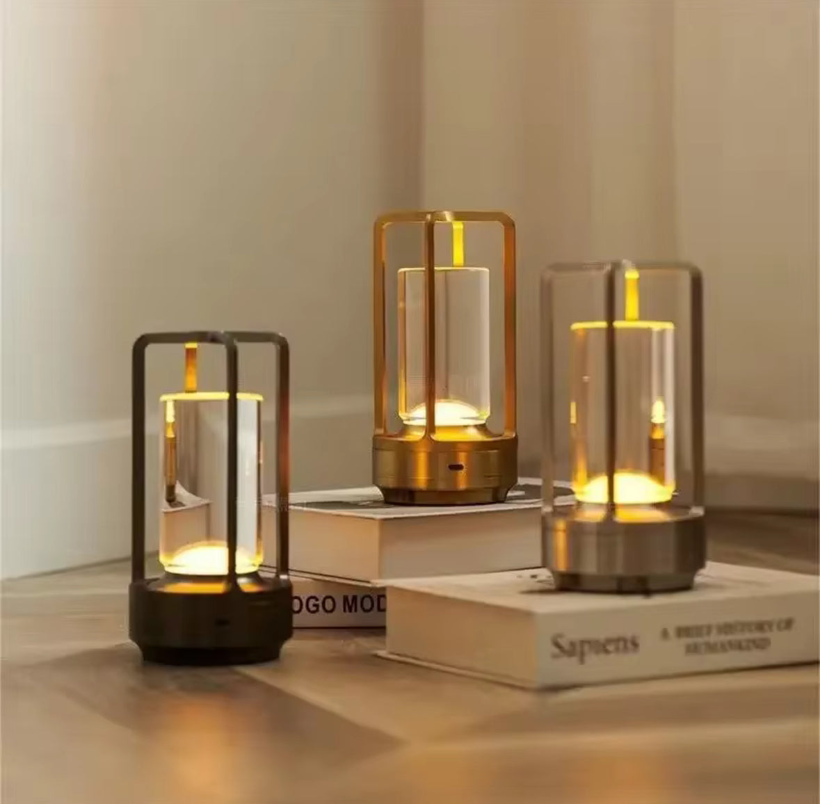 Luxuriöse LED Tischlampe mit Akku | Kabellos in Gold & Schwarz, Touch-Dimmer & USB-C | Elegantes Stimmungslicht für Nachttisch, Bar & Esszimmer