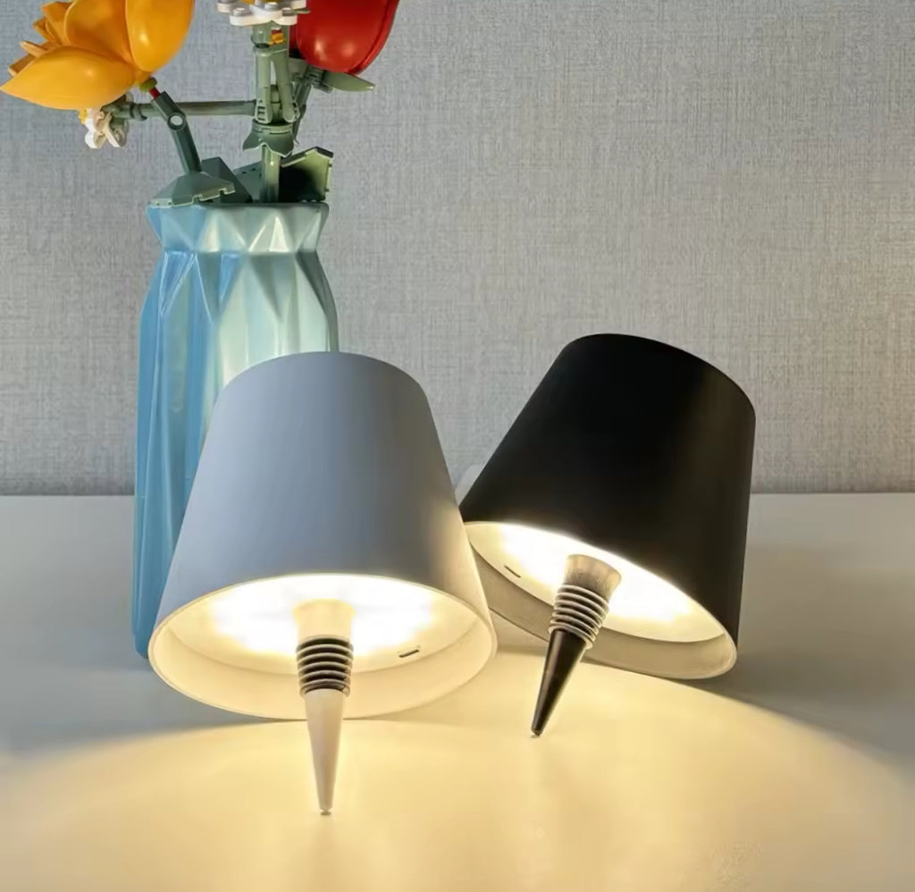 LED Flaschen-Tischlampe mit Akku | Kabelloses Bar-Licht mit Touch & 3 Lichtfarben, USB-C | Stimmungslicht für Esstisch, Bartresen, Balkon & Apéro