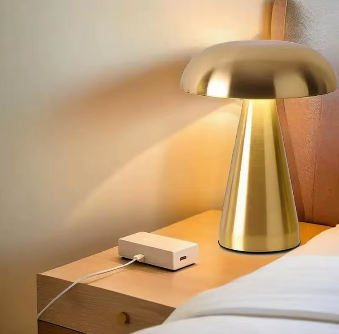 LED Pilz-Tischlampe mit Touch-Dimmer | Kabellose Retro Mushroom-Lampe mit Akku, 3 Lichtfarben, USB | Design-Nachtlicht für Nachttisch, Schreibtisch & Regal