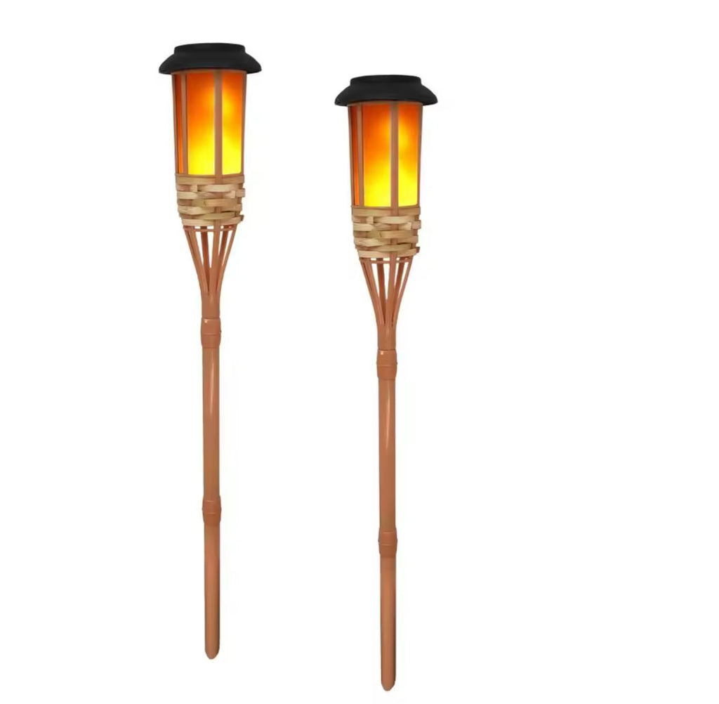 Solar Bambusfackel mit Flammeneffekt | 12 flackernde LEDs, handgeflochtener Bambus, 60 cm, IP65 | Stimmungslicht für Garten, Terrasse, Pool & Gartenparty