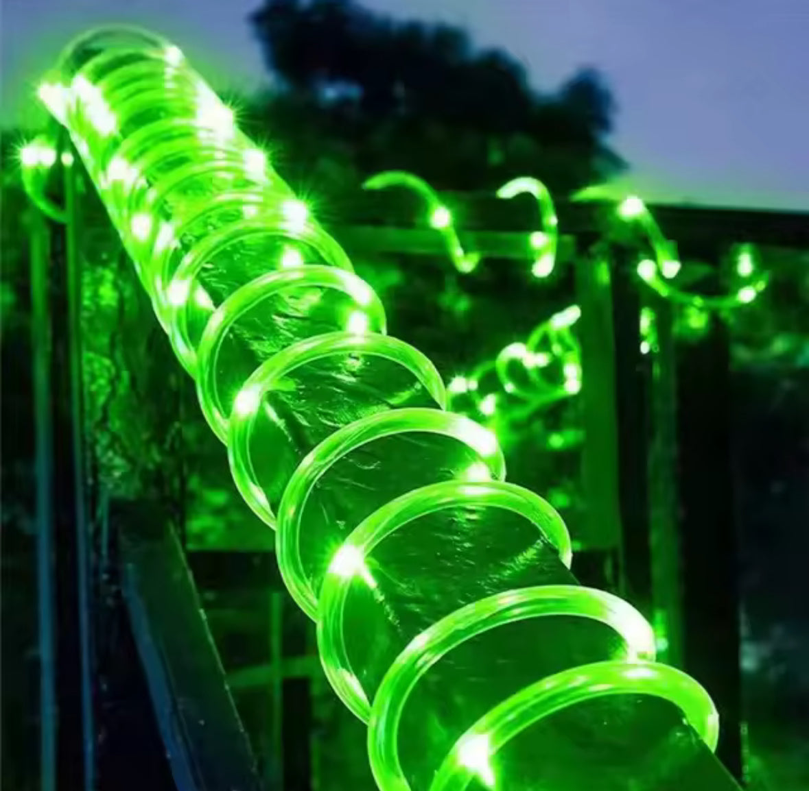 Solar Lichtschlauch mit bis zu 300 LEDs | 7 bis 32 m, 5 Lichtfarben, Dauerlicht & Blinkmodus, wetterfest | Gartenbeleuchtung für Zaun, Geländer, Pergola & Weihnachten
