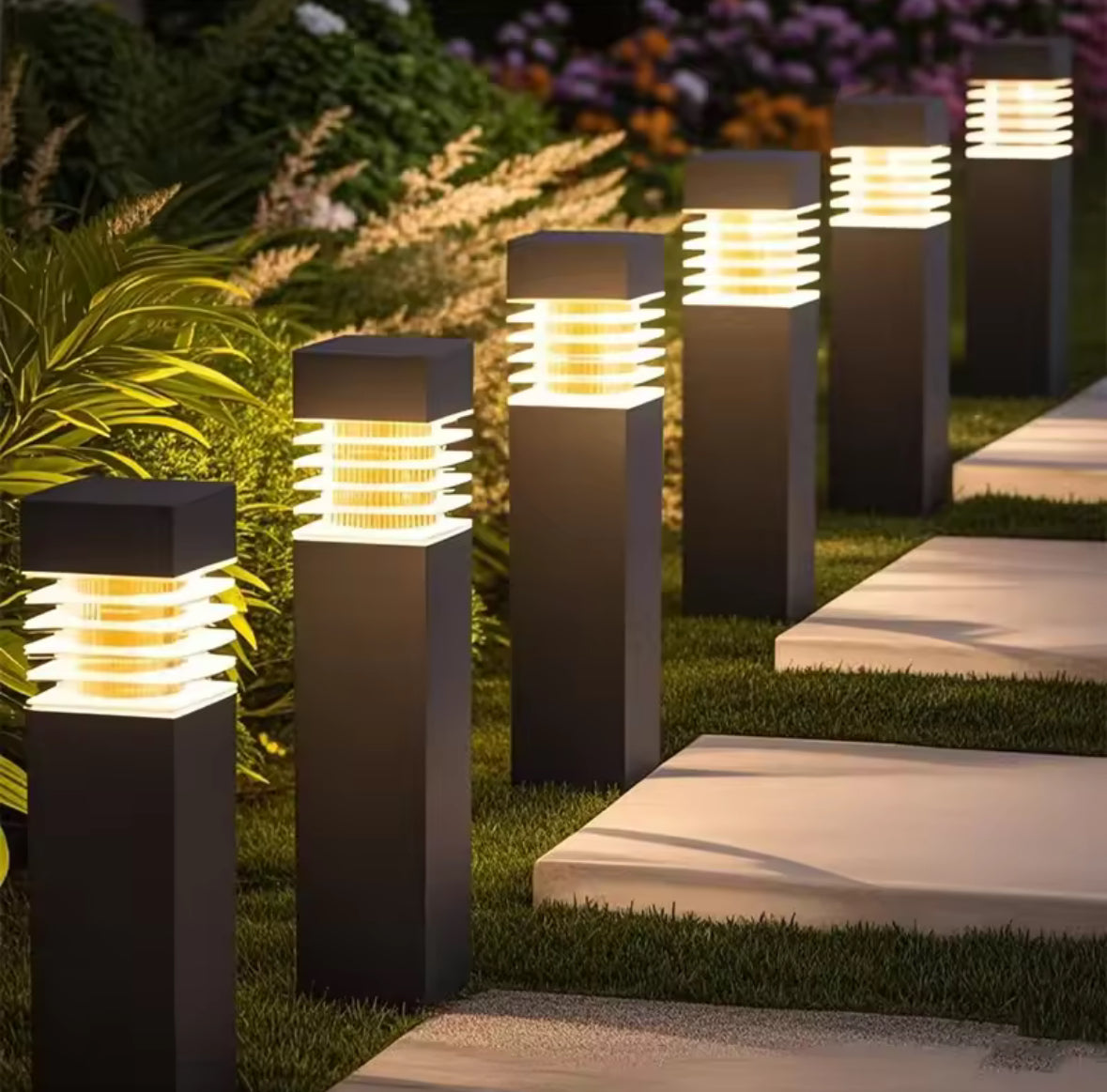 Solar Wegpoller mit Lamellenkopf | Blendfreies Licht, warmweiss oder kaltweiss, 6–12 h Leuchtdauer, IP65 | Moderne Solar-Wegbeleuchtung für Gartenweg, Rasenkante & Einfahrt