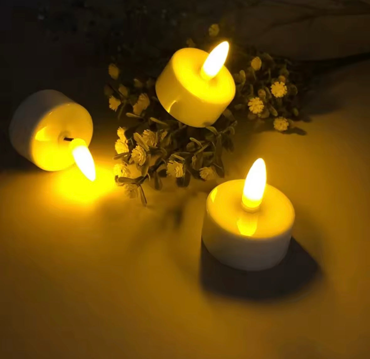 LED Teelichter mit Ladestation & Fernbedienung | Realistischer Flammeneffekt, Timer, dimmbar, 30h Leuchtdauer, USB-C | Sichere Kerzen für Adventskranz, Laterne, Hochzeit & Deko