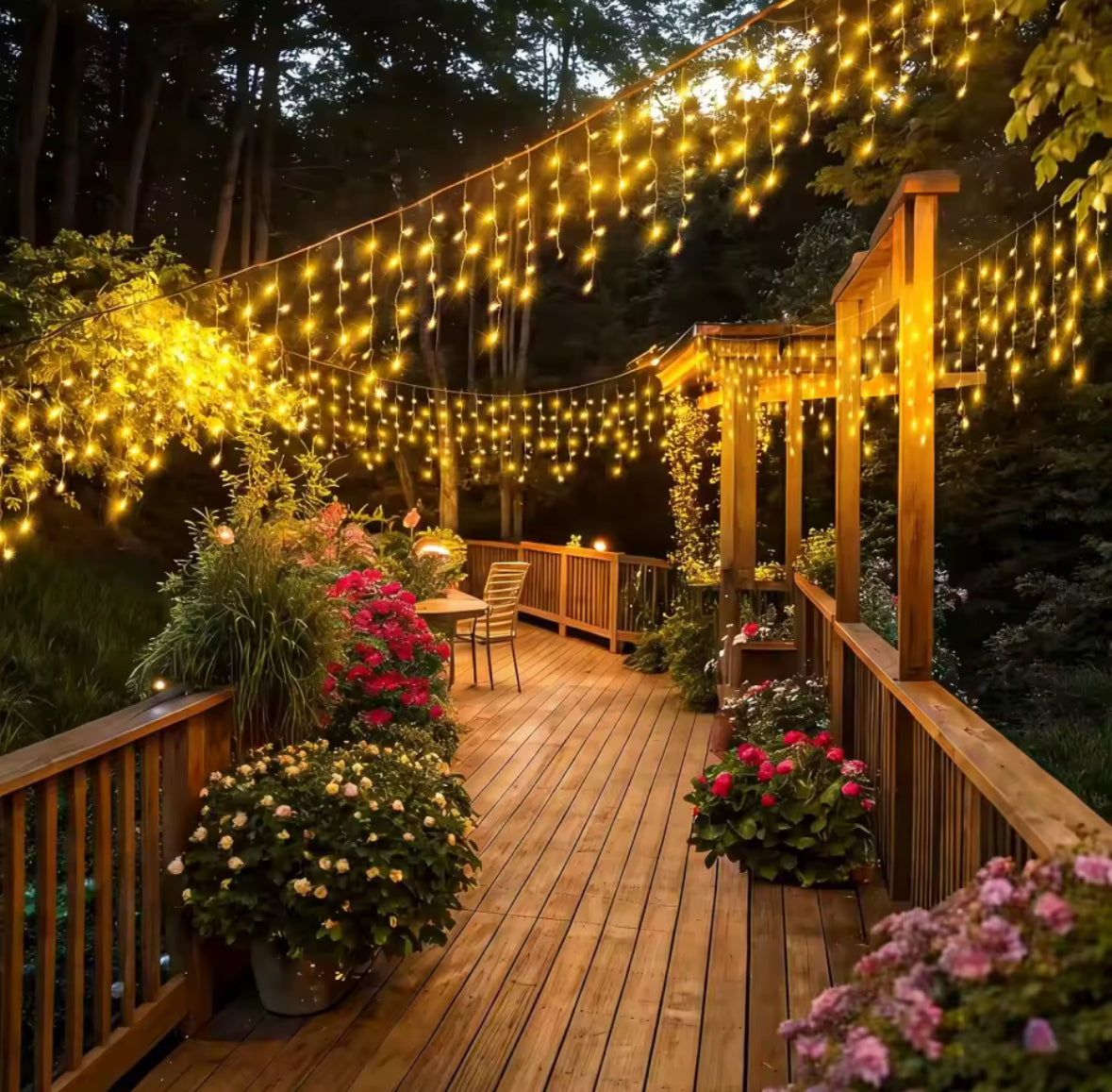 Solar Eiszapfen-Lichtervorhang | 3,5 oder 7 m, warmweiss, kaltweiss oder bunt, Dämmerungsautomatik, IP44 | Weihnachtsbeleuchtung für Dachrand, Balkon, Zaun & Terrasse