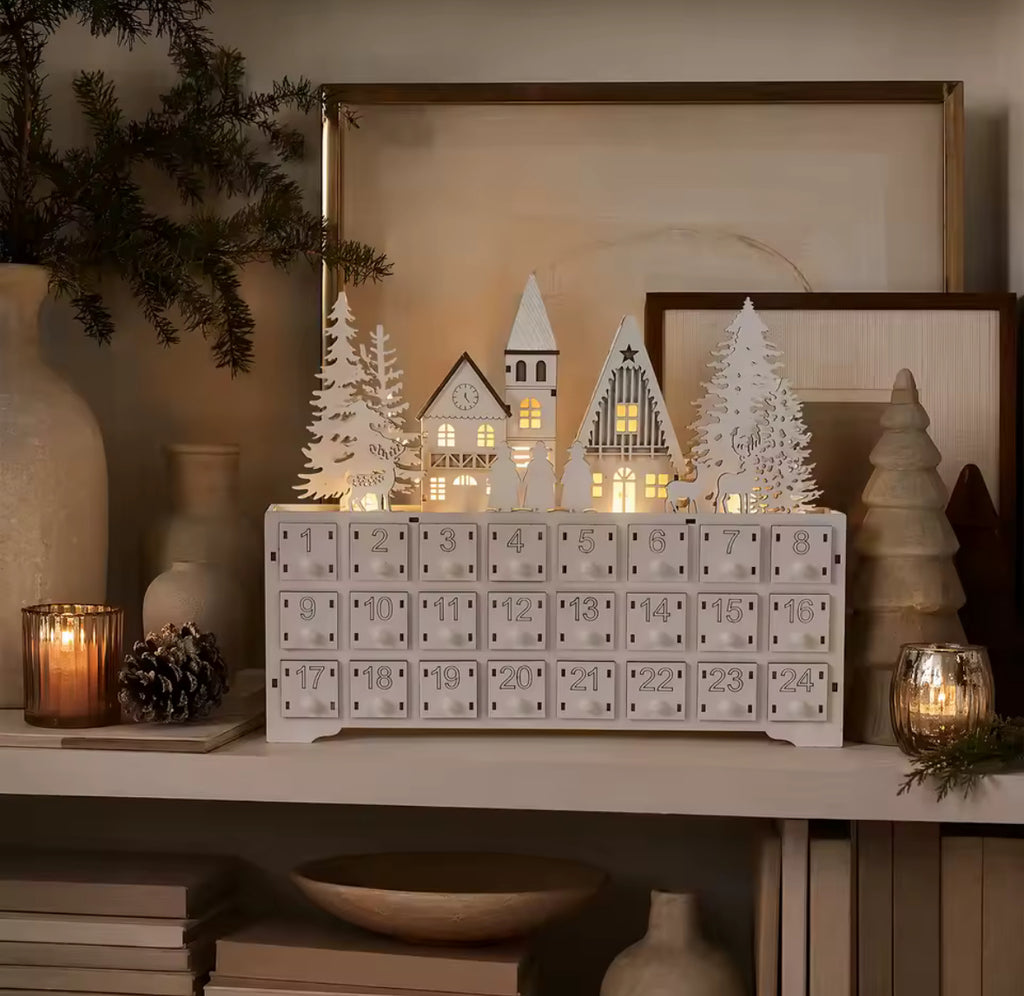Holz-Adventskalender zum Befüllen mit LED-Licht | 24 Schubladen, wiederverwendbar, Winterhaus-Design, 34,5 × 28 cm | Adventsdeko für Familie, Wohnzimmer & Kaminsims