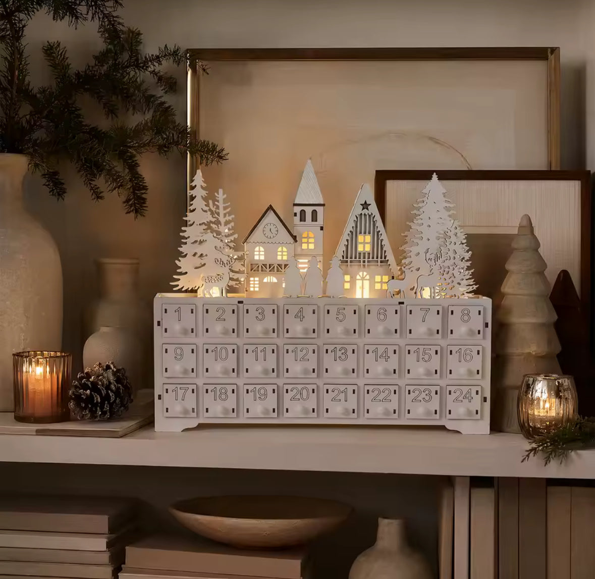 Holz-Adventskalender zum Befüllen mit LED-Licht | 24 Schubladen, wiederverwendbar, Winterhaus-Design, 34,5 × 28 cm | Adventsdeko für Familie, Wohnzimmer & Kaminsims